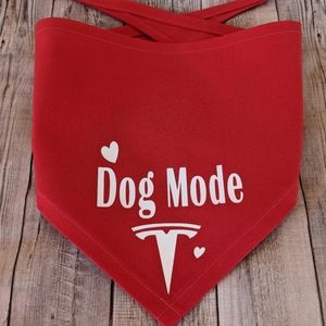 4 bandanas in size large, different styles and colors